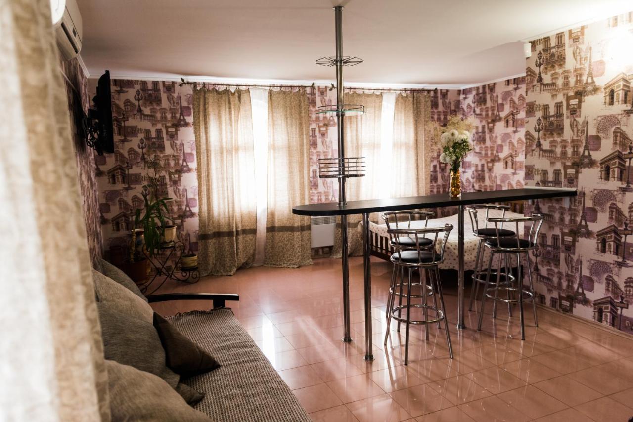 Golden Park Apartments Umanʼ المظهر الخارجي الصورة