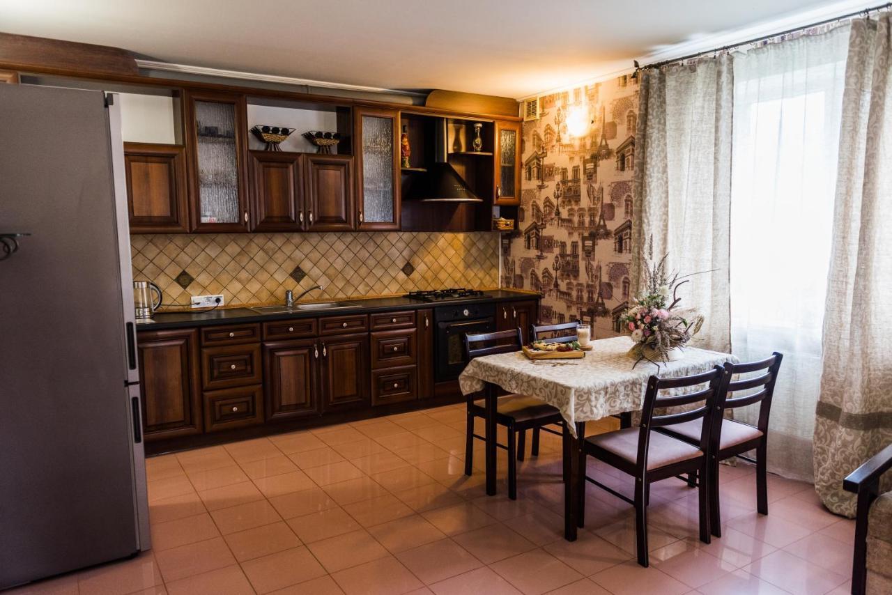 Golden Park Apartments Umanʼ المظهر الخارجي الصورة