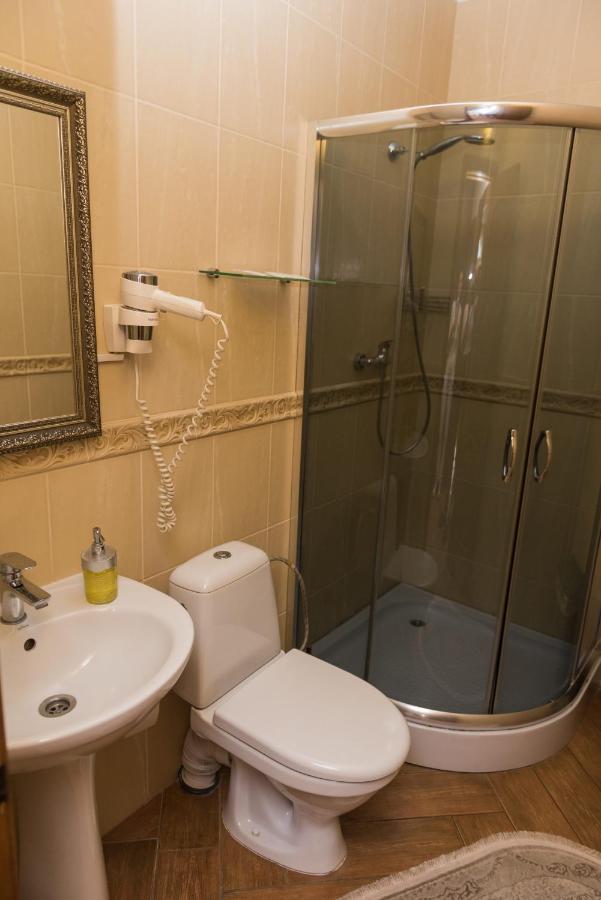Golden Park Apartments Umanʼ المظهر الخارجي الصورة