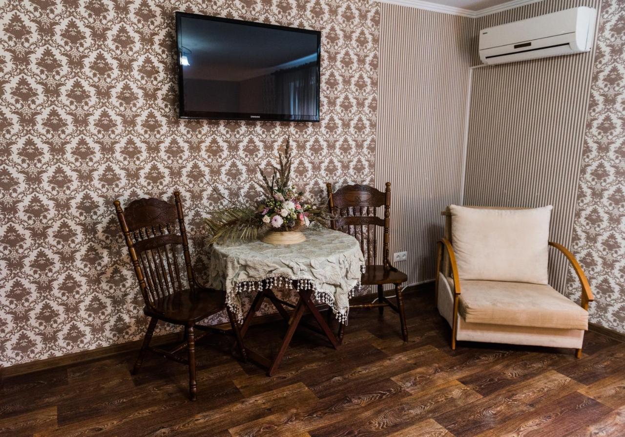 Golden Park Apartments Umanʼ المظهر الخارجي الصورة