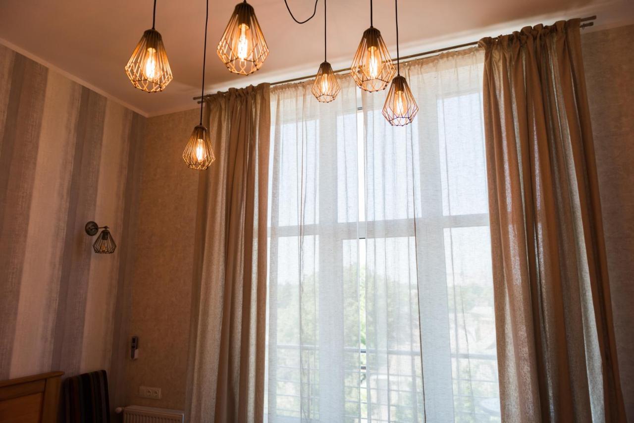 Golden Park Apartments Umanʼ المظهر الخارجي الصورة