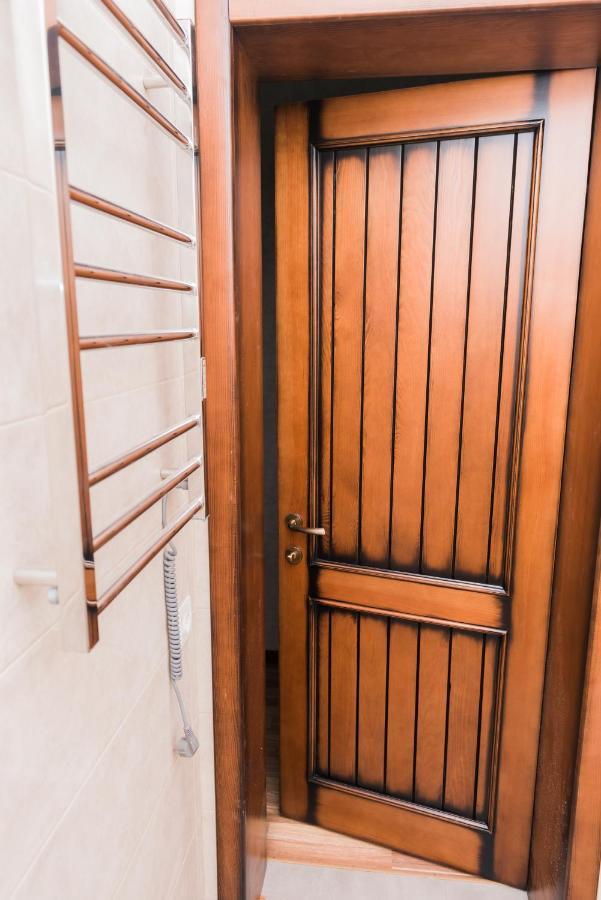 Golden Park Apartments Umanʼ المظهر الخارجي الصورة