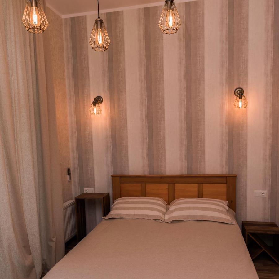 Golden Park Apartments Umanʼ المظهر الخارجي الصورة