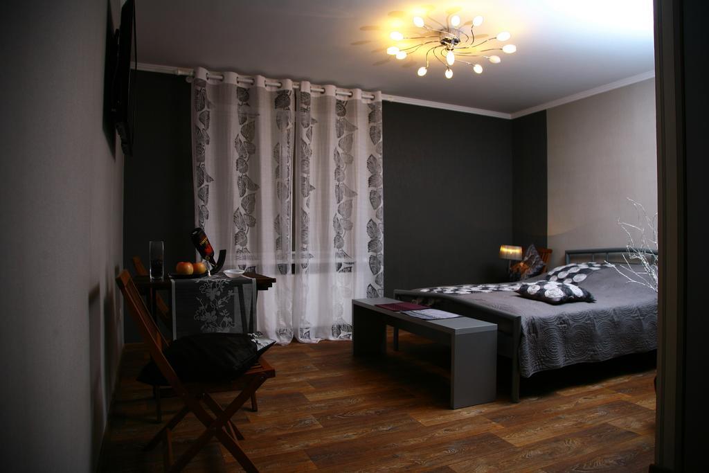 Golden Park Apartments Umanʼ المظهر الخارجي الصورة