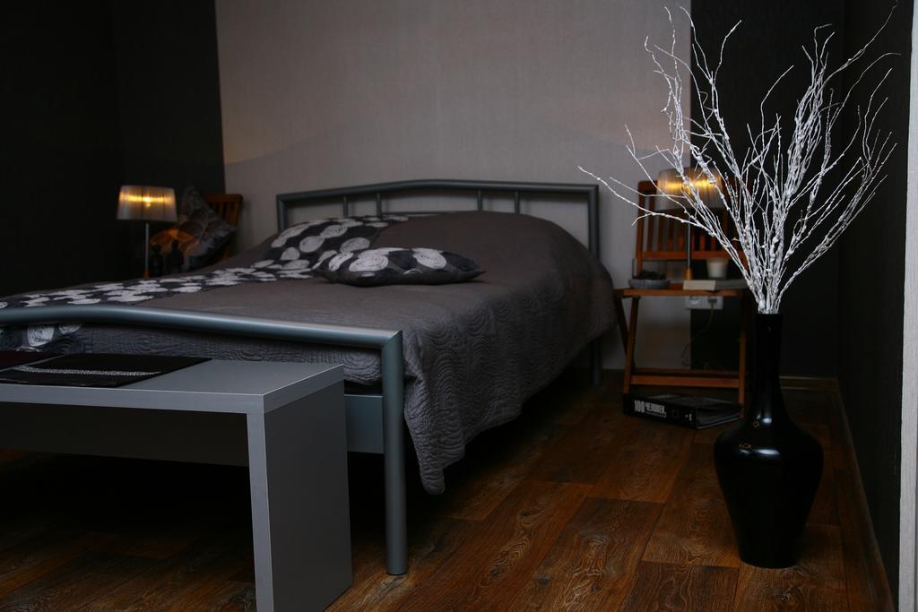 Golden Park Apartments Umanʼ المظهر الخارجي الصورة