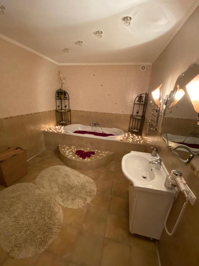 Golden Park Apartments Umanʼ المظهر الخارجي الصورة